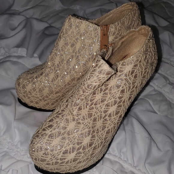 Thick Heeled Booties - Picture 2 of 4